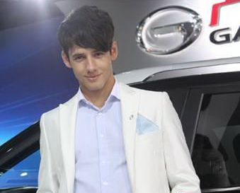 冒死偷拍传祺美女车模换装,高清无码大图