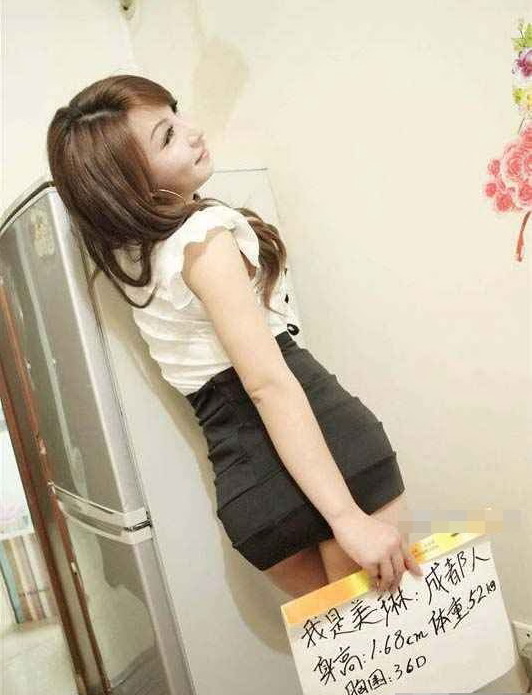 包养门:成都36D爆乳美女拍艳照求包养