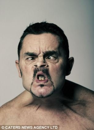 英丑陋模特公司生意红火 专招丑人上镜